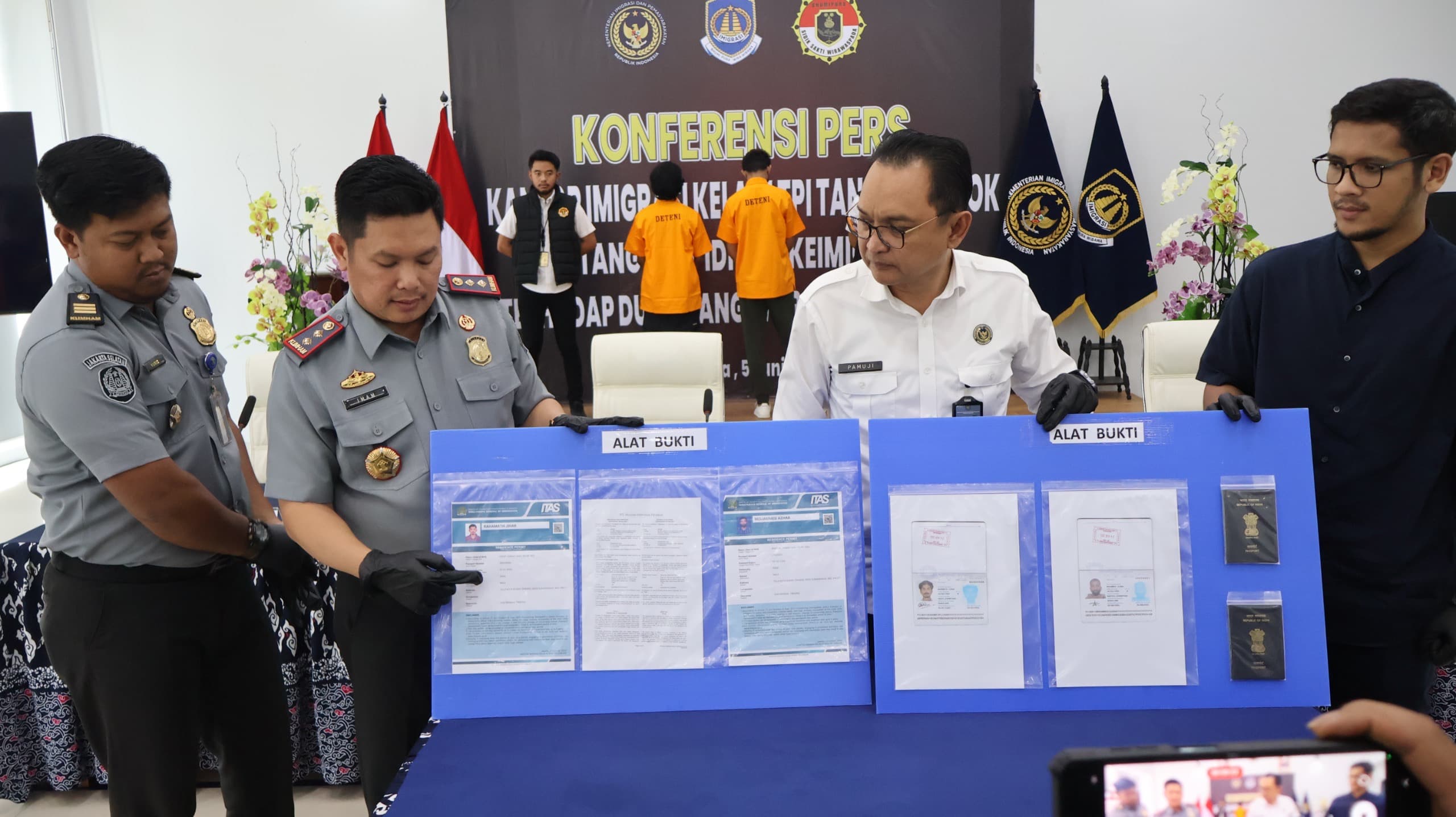 Imigrasi Tanjung Priok Amankan 2 WN India.jpg