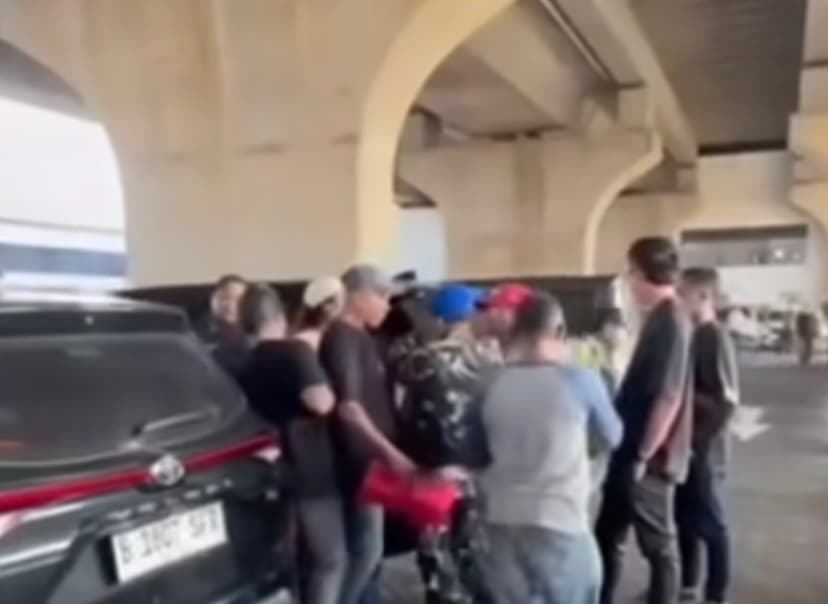 Viral!-Debt-Collector-Rampas-Kendaraan-di-Stasiun-Whoosh-Halim