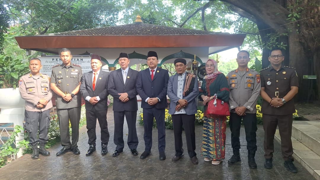 Jelang-HUT-Jakarta-ke-498,-Wakil-Wali-Kota-Jaktim-Gelar-Doa-Bersama-di-Makam-Pangeran-Jayakarta