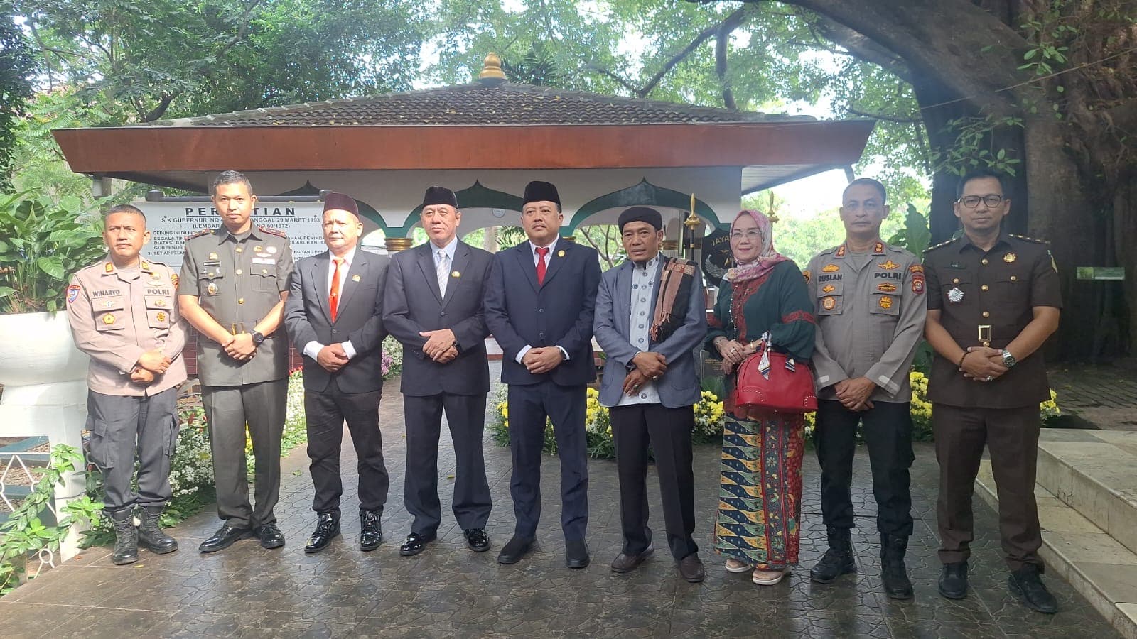 Jelang HUT Jakarta ke-498, Wakil Wali Kota Jaktim Gelar Doa Bersama di Makam Pangeran Jayakarta.jpg