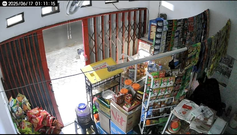 Ratusan Bungkus Rokok dan 5 Tabung Gas Raib Dibobol Maling.jpg