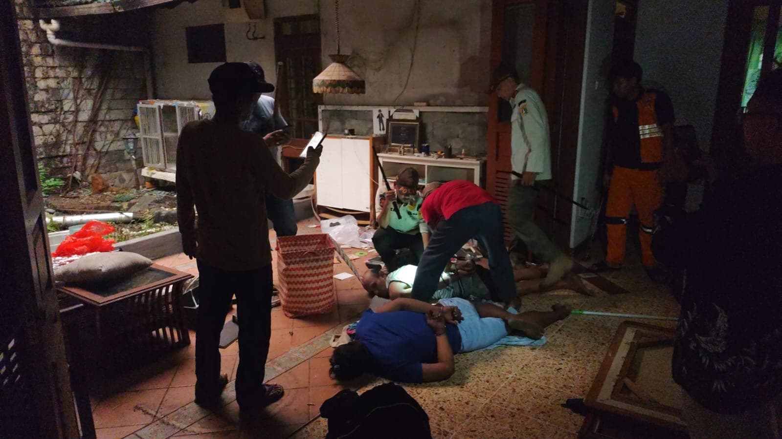 Kedapatan Membobol Rumah Kosong, Dua Pria Diamankan Satpol PP dan Warga di Pulogadung.jpg