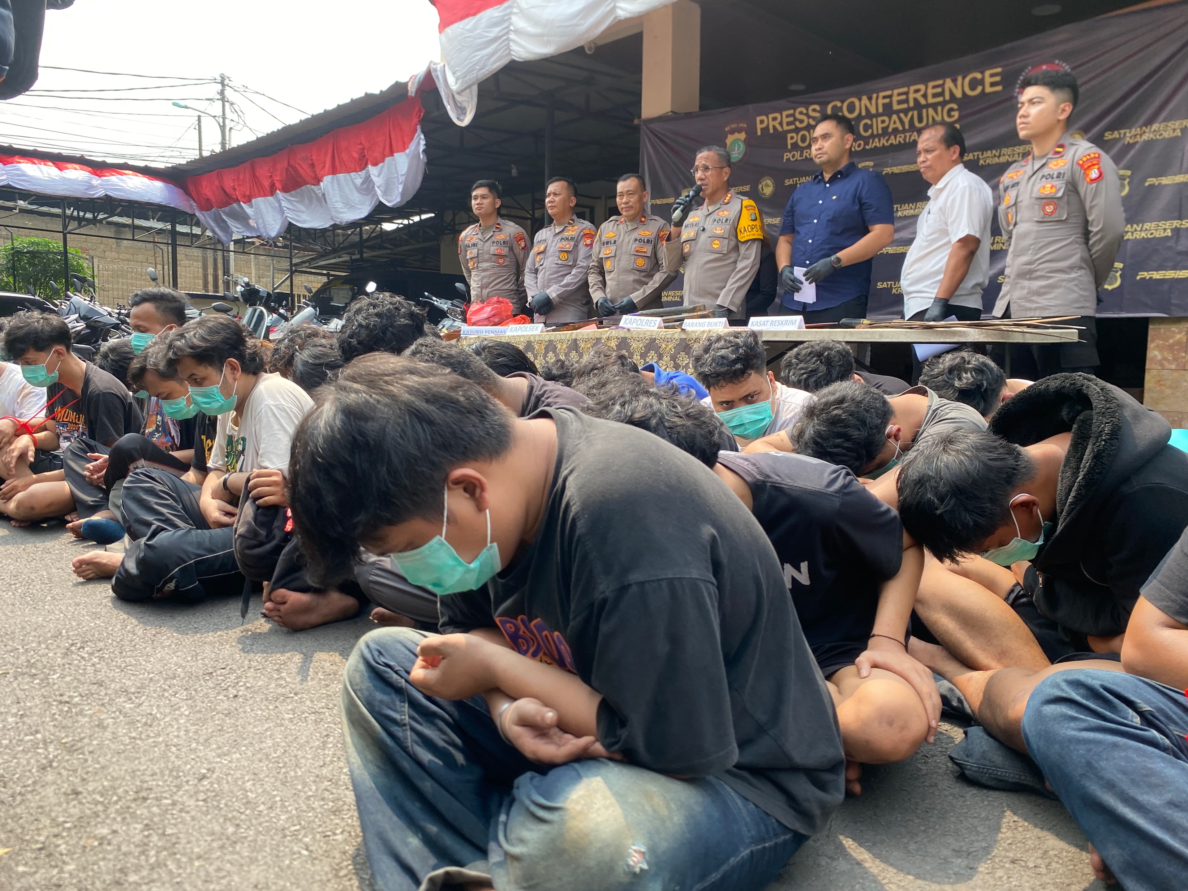 Polisi Gagalkan Tawuran di Cipayung, 36 Remaja dan 27 Sajam Diamankan.jpg