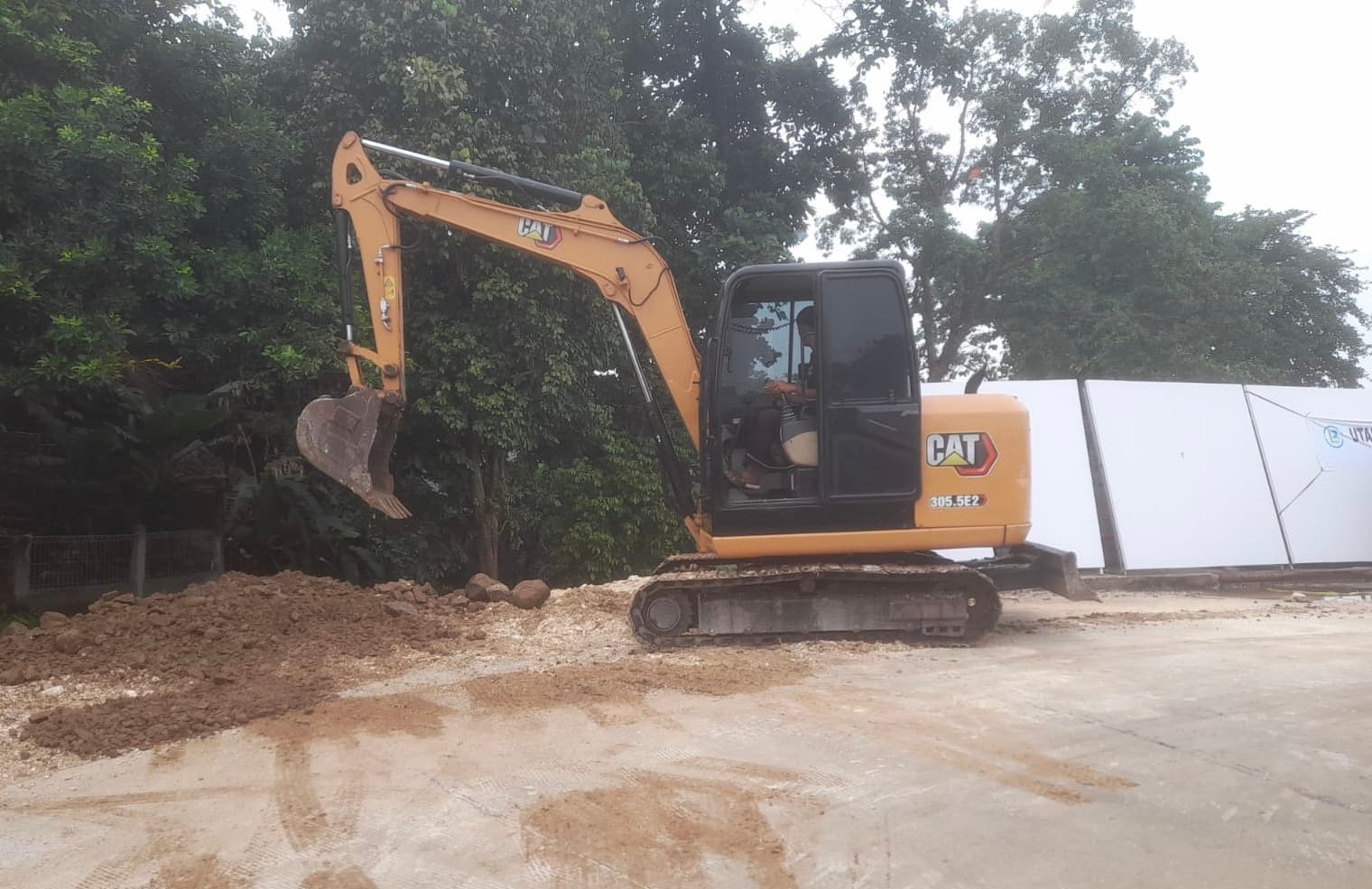 Pembangunan Turap Kali Item Dimulai, Warga Cililitan Harap Banjir Tak Lagi Menggenang.jpg