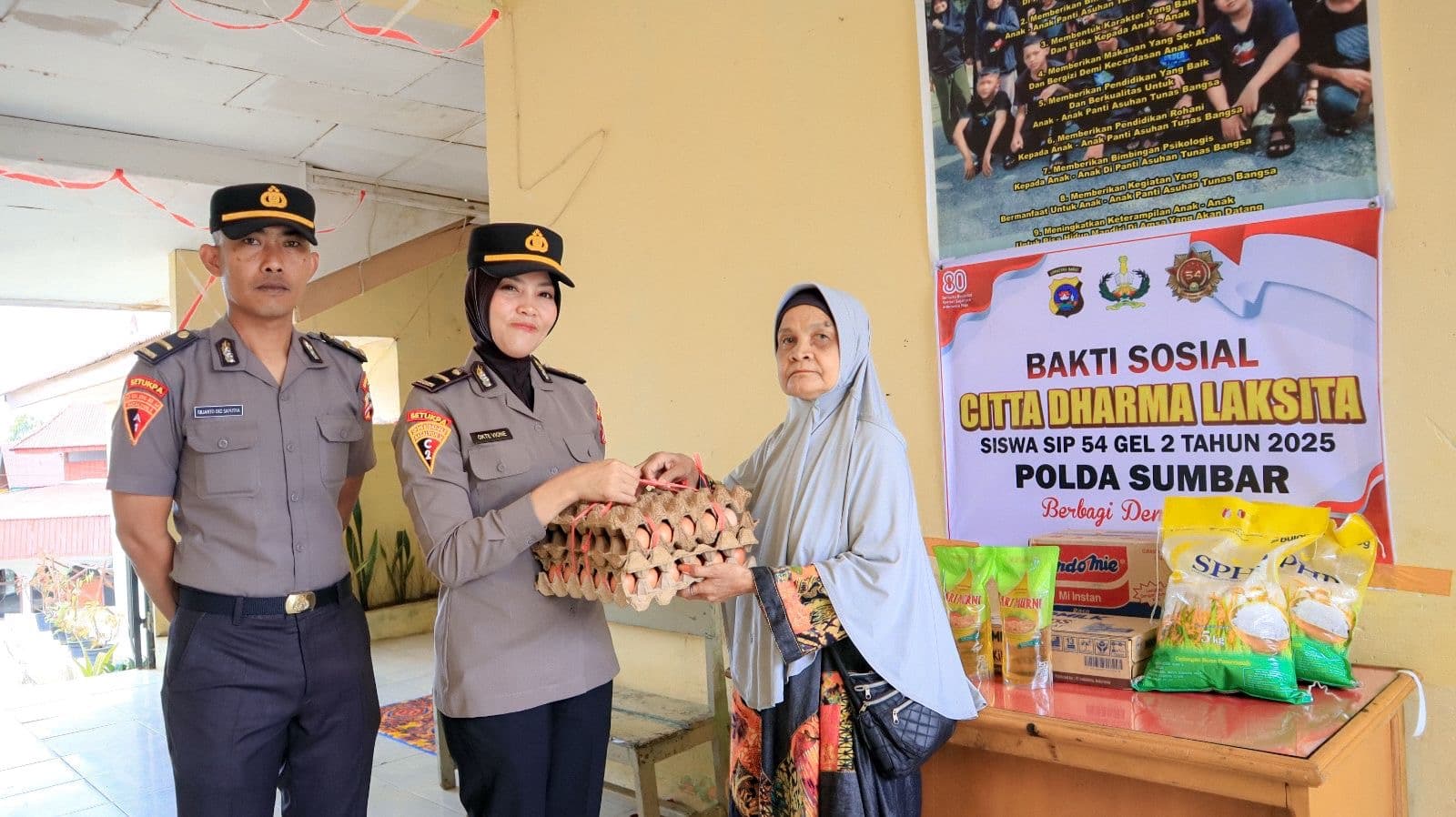 Siswa SIP 54 Gel 2 Polres Solok Kota Tebar Kepedulian Lewat Bakti Sosial di Panti Asuhan.jpg