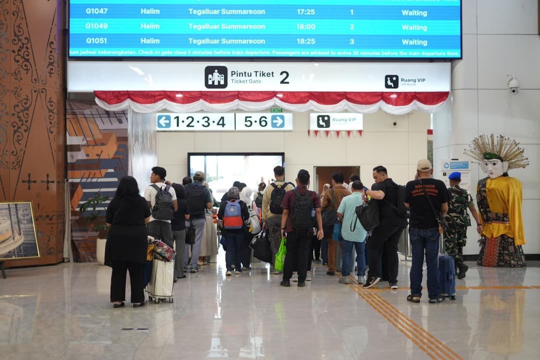 Jelang-Libur-Panjang-Maulid-Nabi,-17-Ribu-Tiket-Kereta-Cepat-Whoosh-Ludes-Dipesan