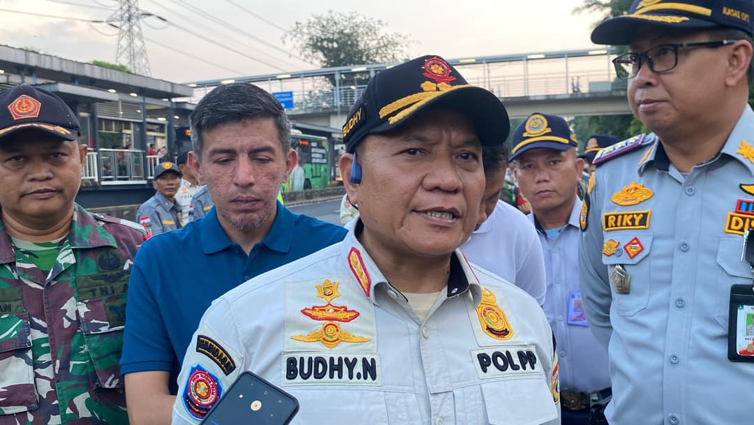 Parkir-Semrawut-Bikin-Macet,-Satpol-PP-Tegur-Pemilik-Kafe-di-Cawang