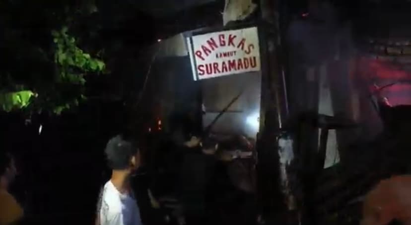 Belasan Kios di Jatinegara Ludes Terbakar Dini Hari, Diduga Gara-Gara Kompor.jpg
