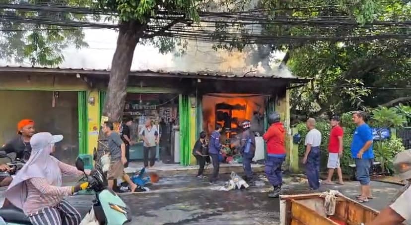 Ruko-Laundry-di-Ciracas-Ludes-Terbakar,-Diduga-Akibat-Tabung-Gas-Bocor