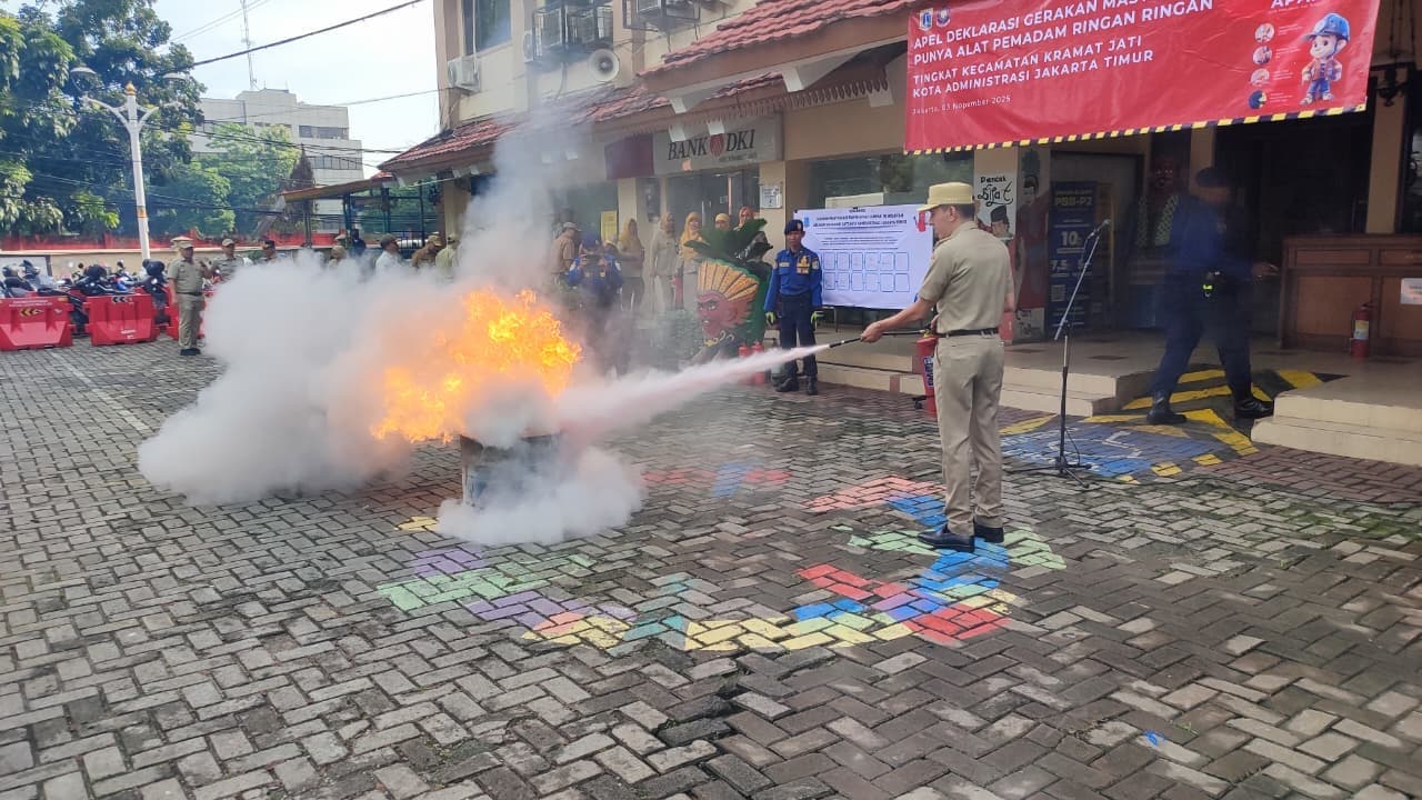 Kecamatan Kramat Jati Deklarasikan GEMPAR, Dorong Warga Miliki Alat Pemadam Api Sendiri.jpg