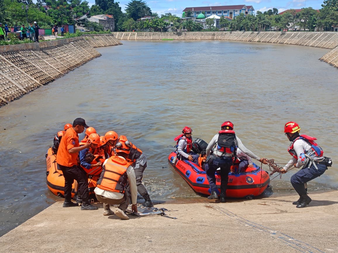 Pemkot Jaktim Gelar Simulasi Penanganan Bencana, Ratusan Personel Siaga Hadapi Musim Hujan.jpg