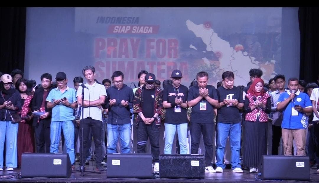 Siswa dan Guru di Jakarta Timur Gelar Doa Bersama untuk Korban Bencana di Sumatera.jpg