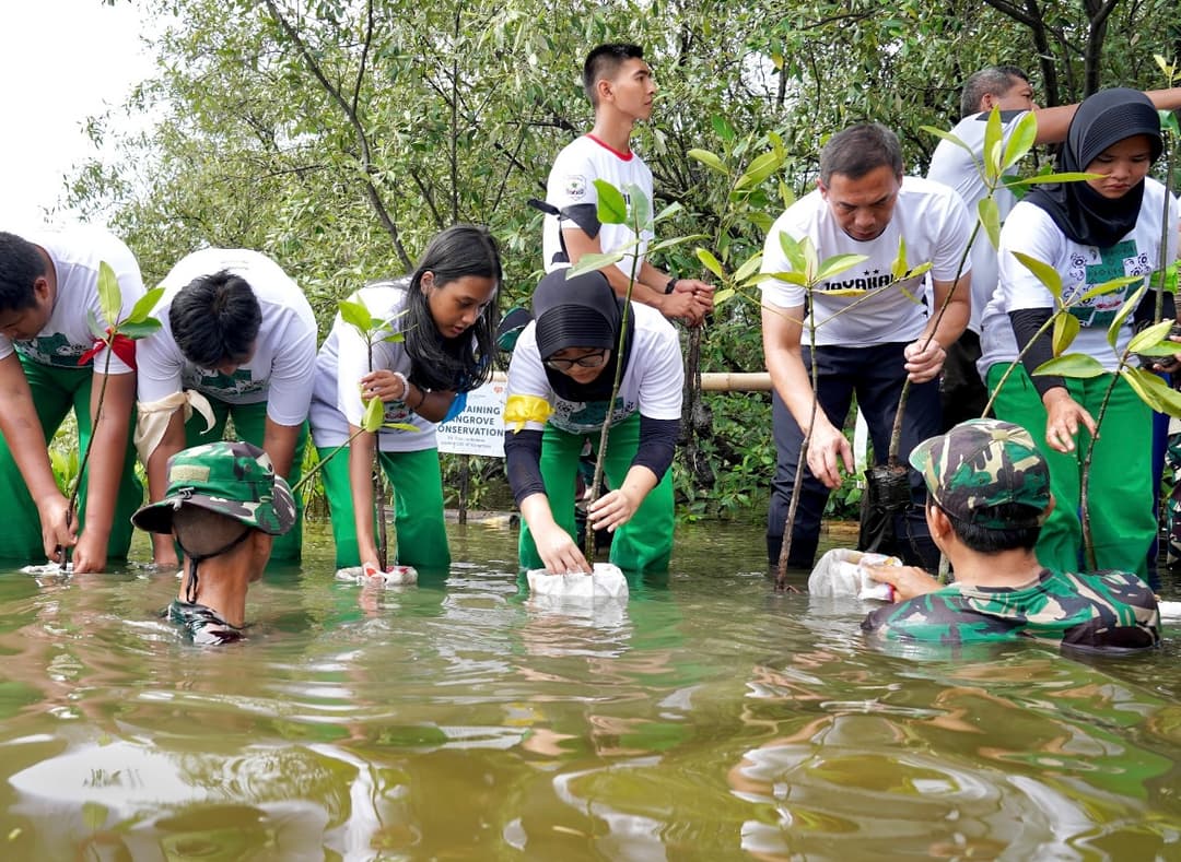 Kodam-Jaya-Gelar-Pelatihan-First-Aid-dan-Penanaman-Mangrove-bagi-Pelajar-Jakarta