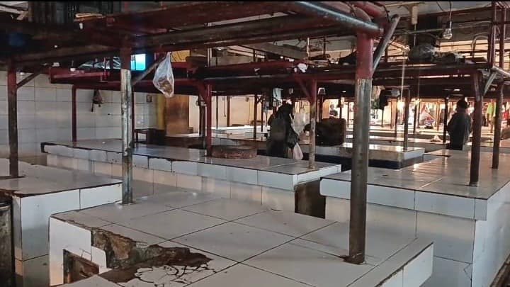 Harga-Daging-Melonjak,-Pedagang-di-Pasar-Prumnas-Klender-Mogok-Berjualan