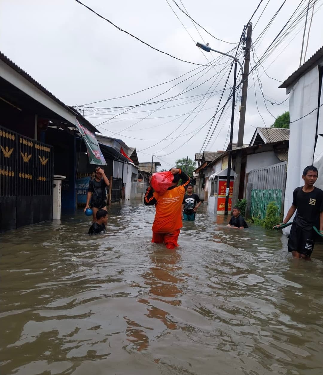 Banjir-Rendam-Permukiman-di-Cakung-Barat,-Warga-Desak-Pembangunan-Embung