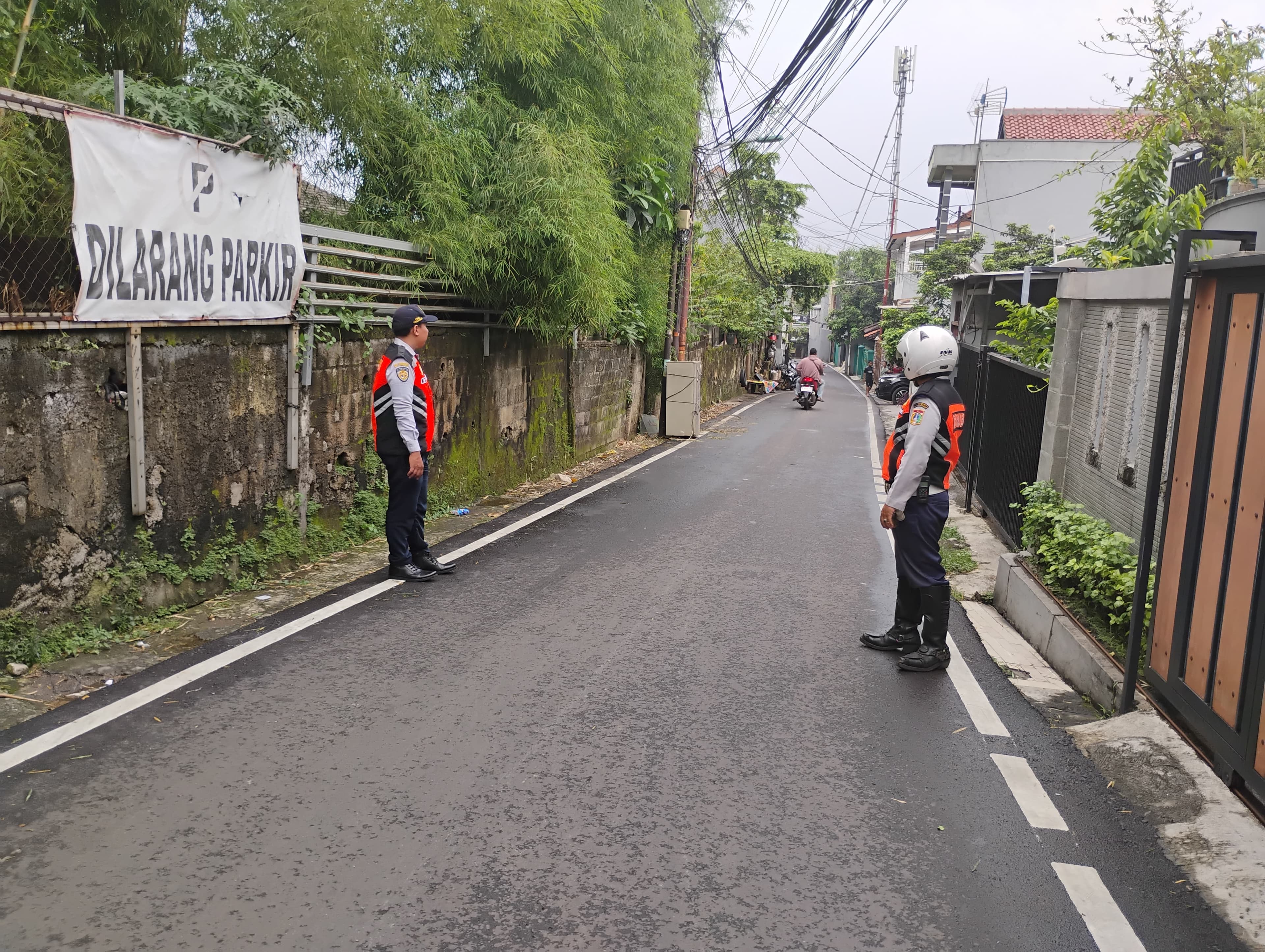 Lurah Kalisari Dinonaktifkan Usai Polemik Penggunaan AI oleh Petugas PPSU.jpg