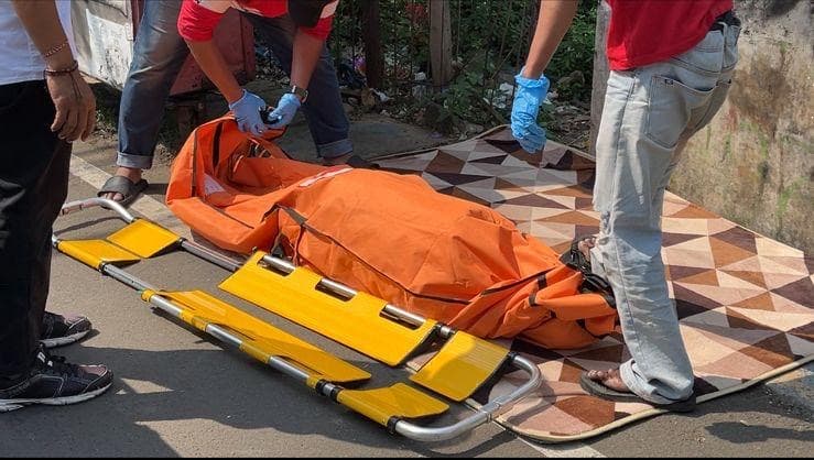 Warga Laporkan Pria Tanpa Identitas Tergeletak Sejak Dini Hari di Duren Sawit.jpg