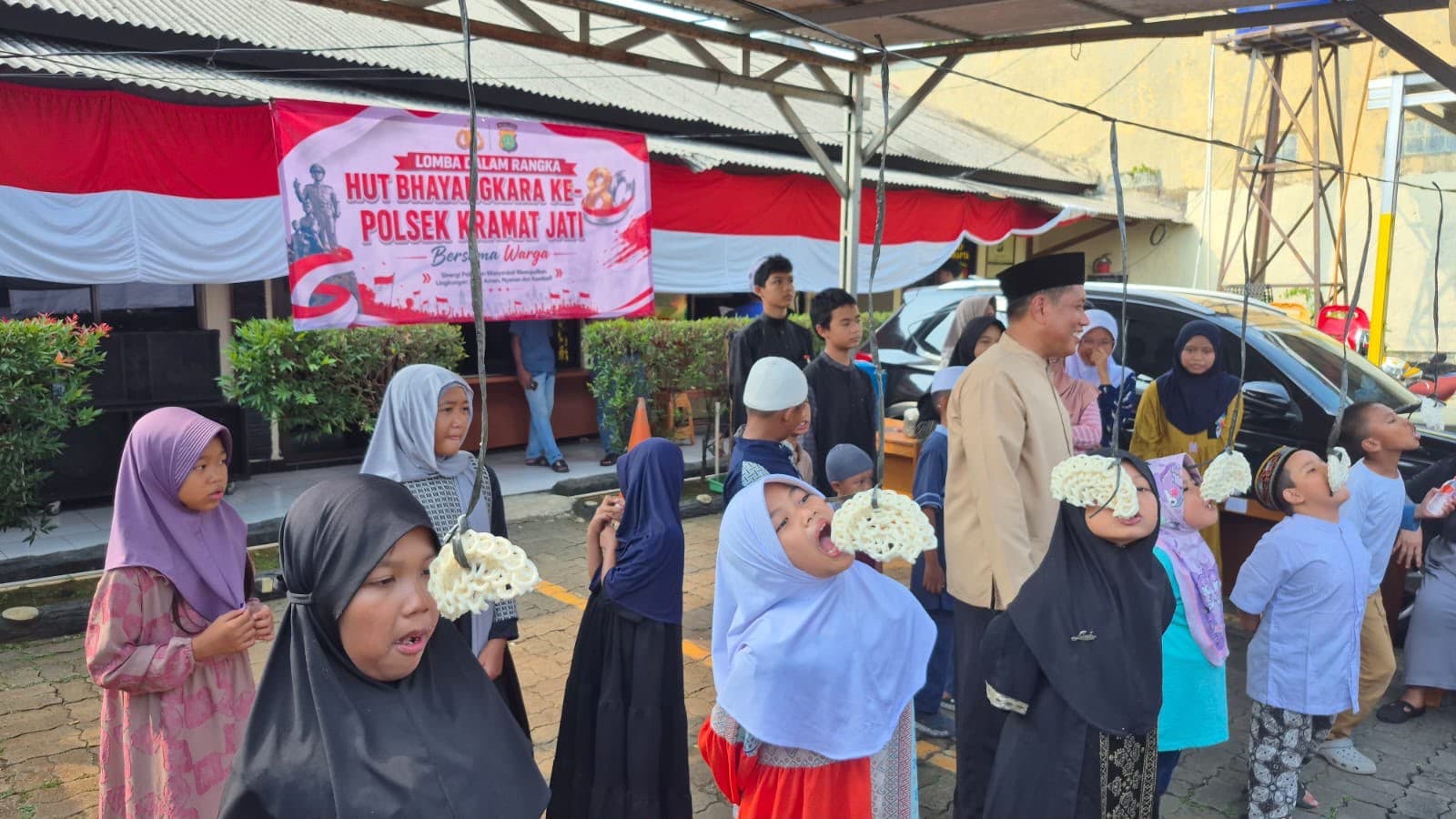 Peringati HUT Bhayangkara, Polsek Kramat Jati Gelar Lomba dan Doa Bersama Anak Yatim.jpg