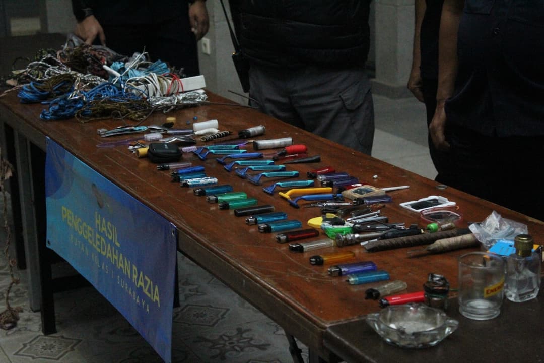 Petugas-Gabungan-Geledah-Dua-Blok-Rutan-Surabaya,-Puluhan-Barang-Diamankan