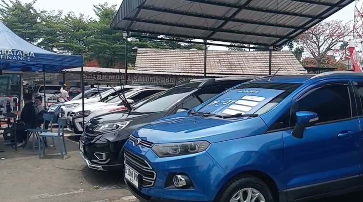 Karyawan Showroom Cibubur Resah Usai Peluru Nyasar Penyokkan Kap Mobil.jpg